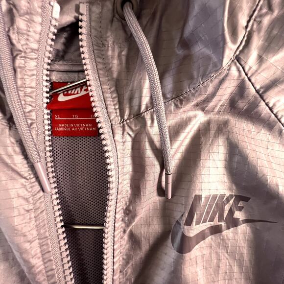 NikeWomans Sportswear Hooded Wind Runner Jacket, 2 Toned Purple Plum Size: XL - Picture 3 of 14